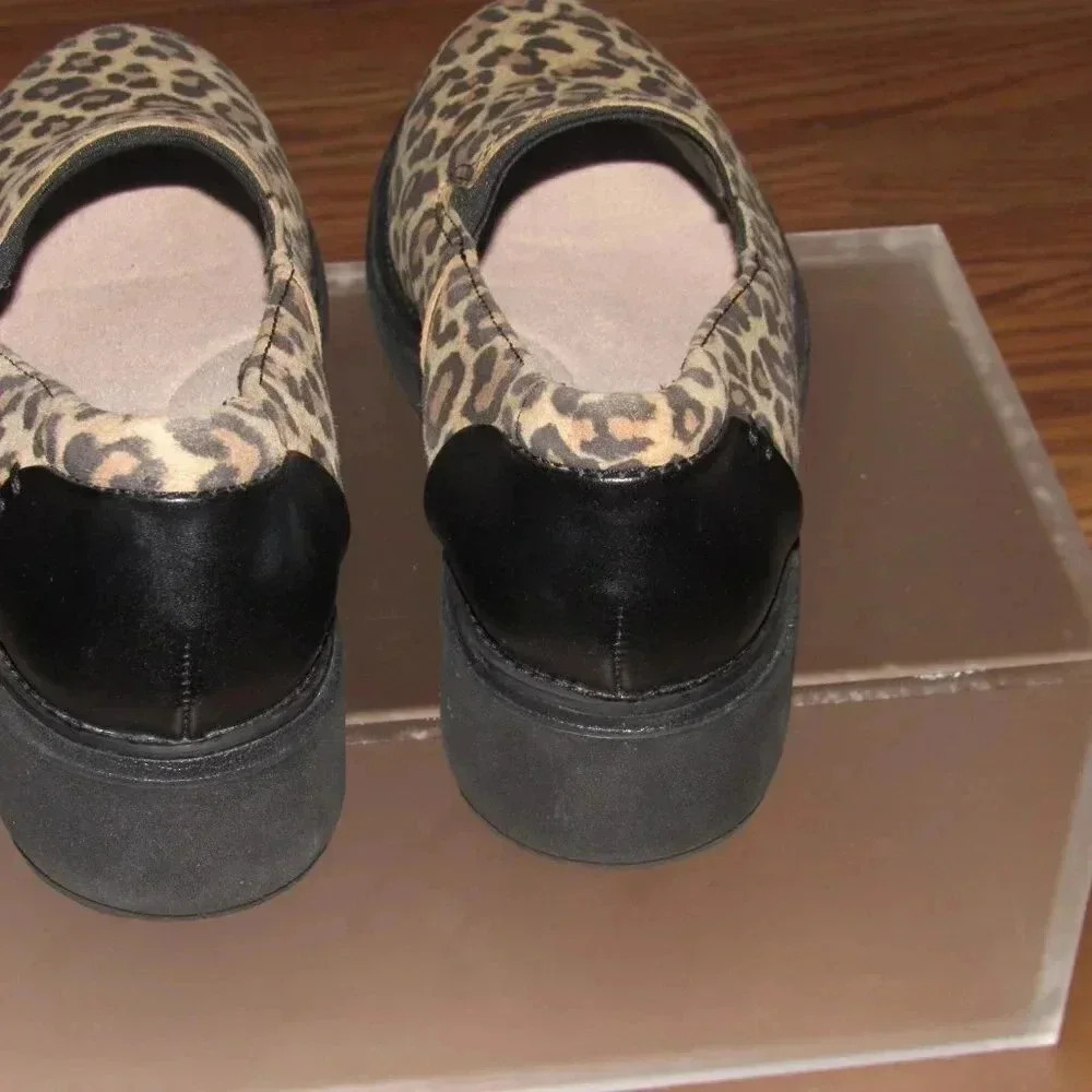 CLARKS Sharon Leopard Loafers Slip-On Faux Suede Comfort Shoes Size 6M - Picture 4 of 6